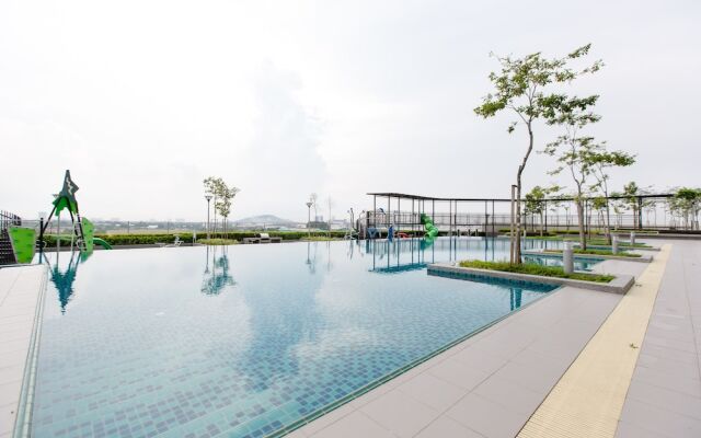 Rex Ollie The Edge Residence