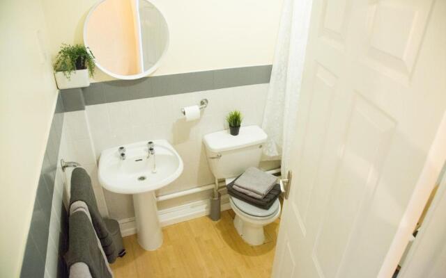 Central Penthouse in Converted Church - Free parking - Free WiFi