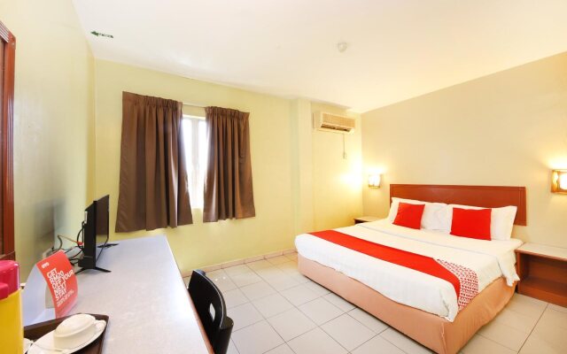 Super OYO 447 Comfort Hotel Meru