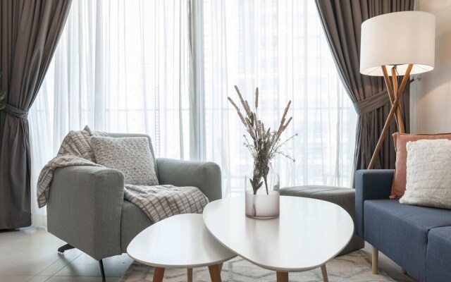 Urban Apartment in Marina Gate, Central Location!