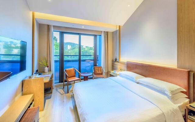 voco Thousand Island Lake by IHG