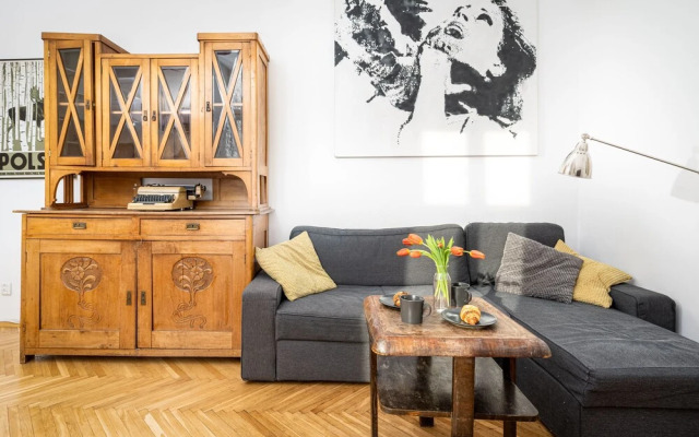 WS 3-Bedroom Old Town Apartment