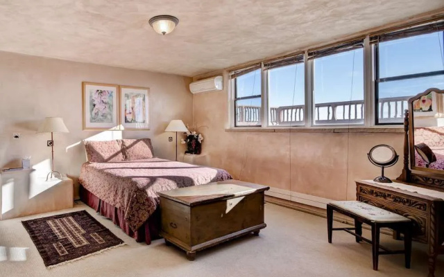 El Otro Mundo - Five Bedroom Home with Hot Tub