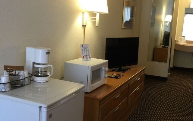 Super 8 Junction City