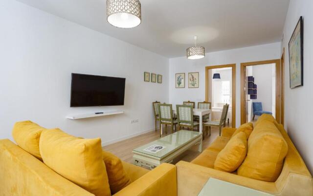 COLON15 Family Home by Cadiz4Rentals