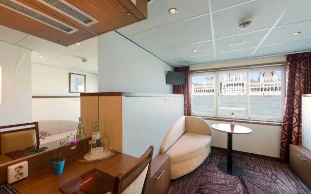 Select MS Serenity - Neuss