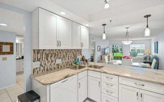 Siesta Bayside Pretty Fountain View