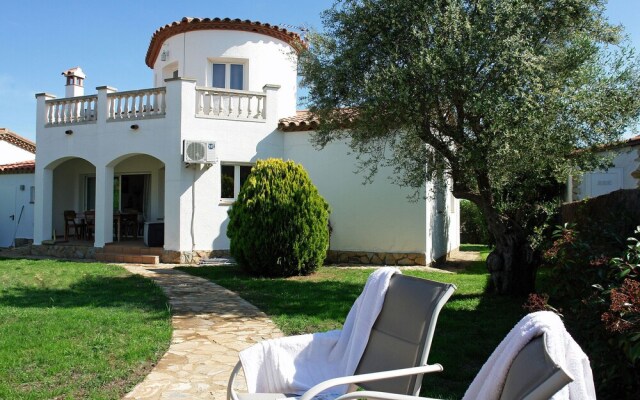 Delightful Villa in Vilacolum With Swimming Pool