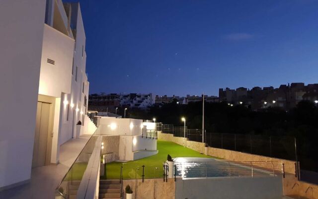 Luxury Apartment on the Beach with Pool 6