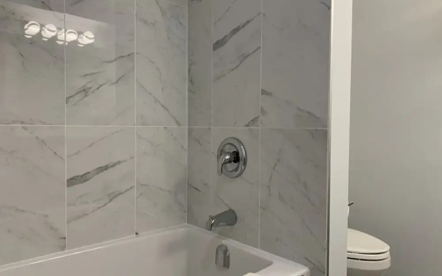 A Lovely Studio with Full Kitchen & AC