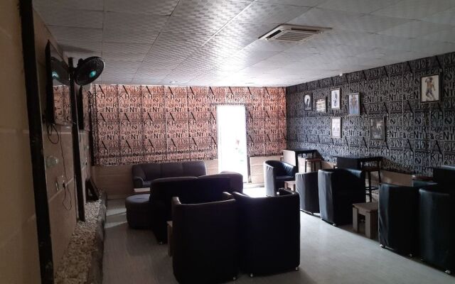 Laropa Suites and Apartments