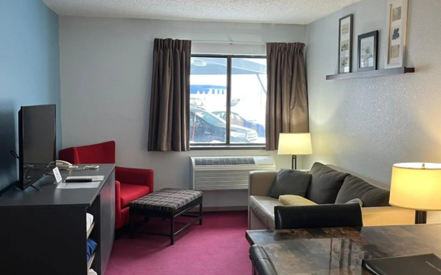 Pictured Rocks Inn & Suites