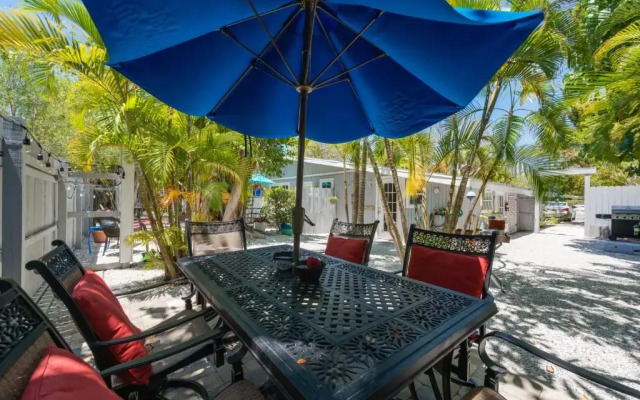 Tarpon Tale Inn