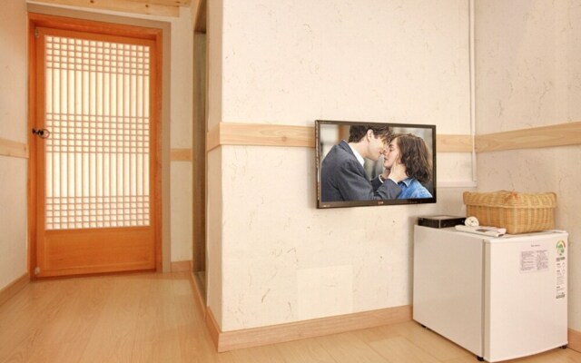 Jeonju Daraeheon Hanok Stay