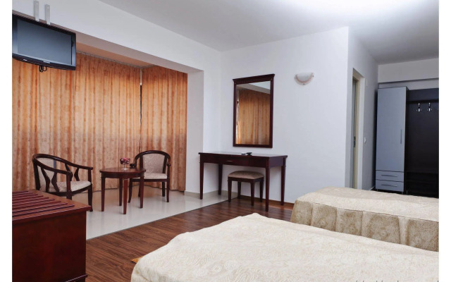 Lira Pacific Aparthotel