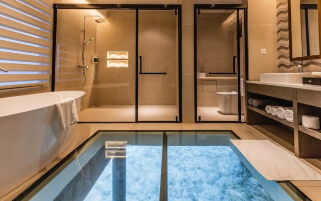 NOOE Maldives Kunaavashi Hotel
