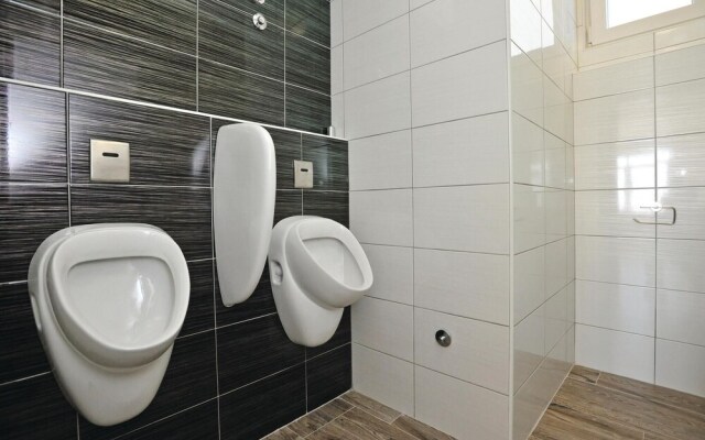 Amazing Home in Mravince With Sauna, Wifi and 9 Bedrooms