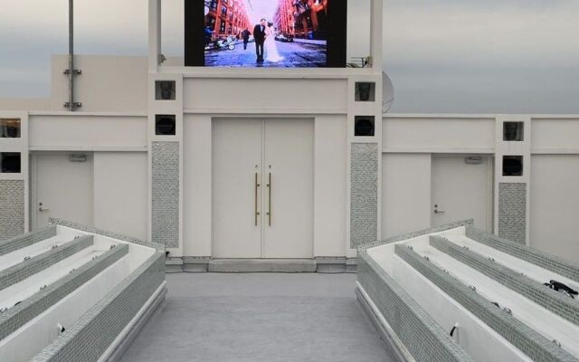 Crystal & Resort Fukuoka