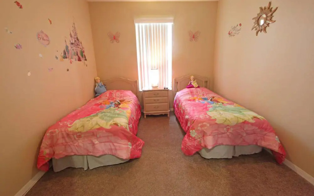 Mickey & Minnie's Lakehouse