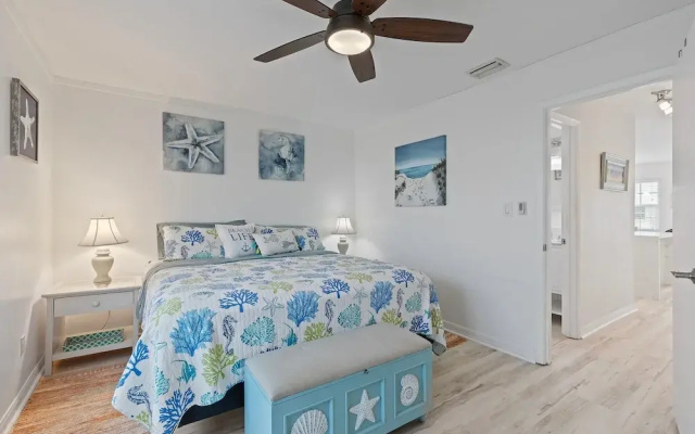 Colony Beach Club 235