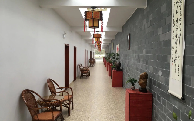 Yangshuo Mountain Top Retreat