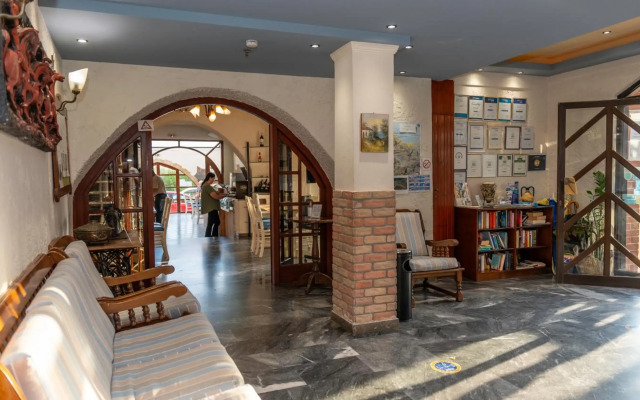 Evina Rooms & Suites