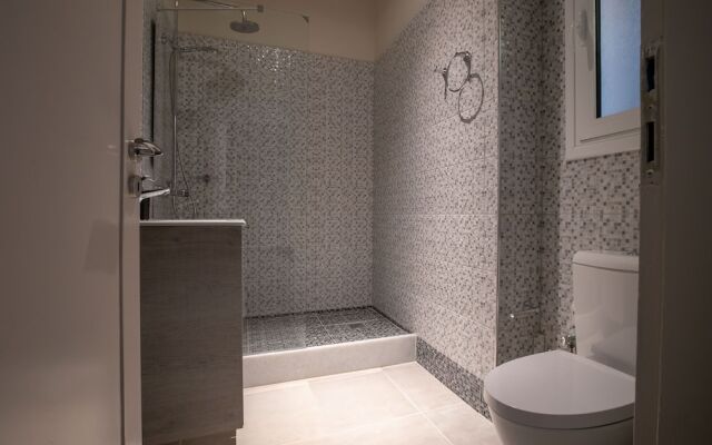 Luxurious 5 bedroom-3 bathroom Apartment 2- Athens