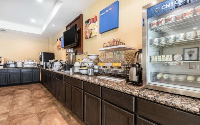 Comfort Inn & Suites near Bethel College