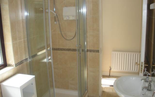 Beautiful 3-bed House in Knock