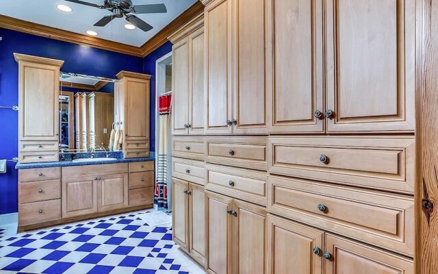 The Boat - 8 Br Home