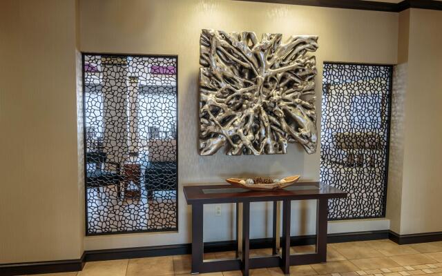 Holiday Inn Express & Suites Farmington by IHG
