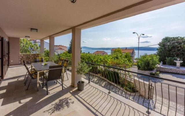 Apartment Anton 61 pax