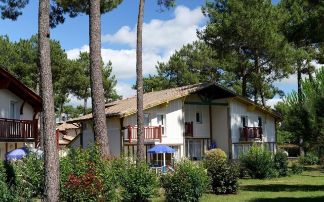 Semi-Detached Holiday Home in Green Surroundings