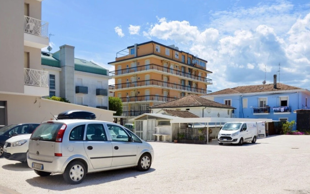 What Else Hotel