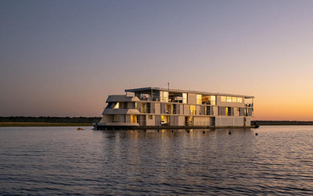 Zambezi Queen by Mantis