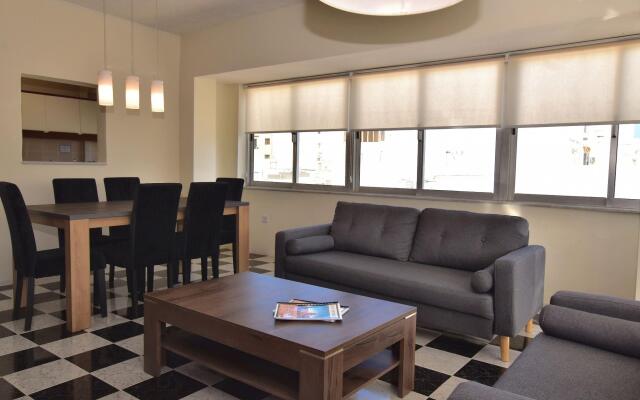 2 Bedroom, Bright & Central Top Floor Apartment - 5