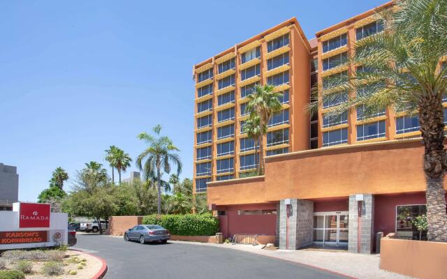 Holiday Inn Express & Suites Phoenix Midtown by IHG