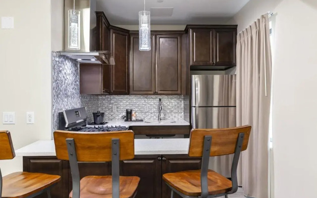 Van Wyck Hotel & Suites Near JFK Airport