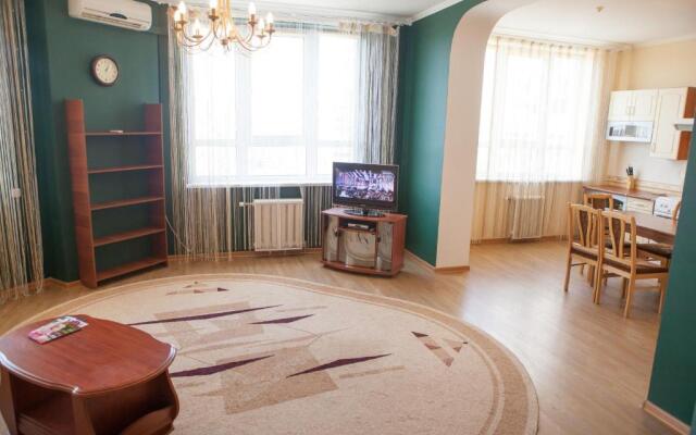 Apartment in 2 Min from Poznyaky Metro Station