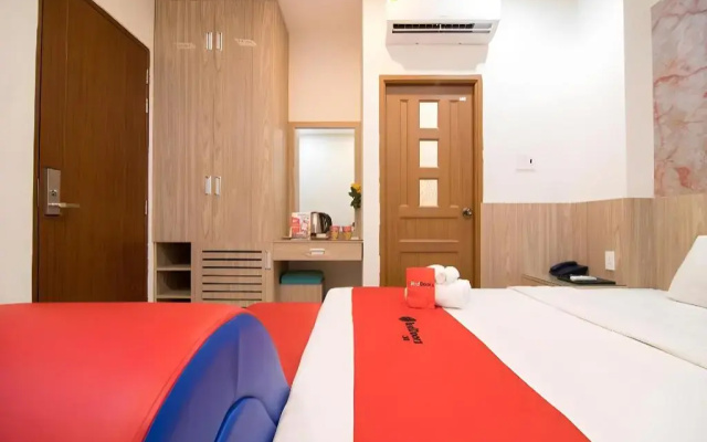 RedDoorz Plus near Le Quang Dinh Street