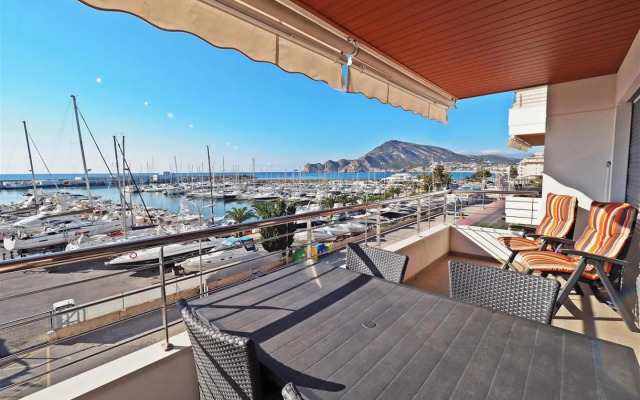 Luxe vakantieappartement aan de jachthaven van Altea met frontaal zeezicht