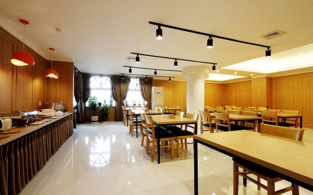 Bando Tourist Hotel