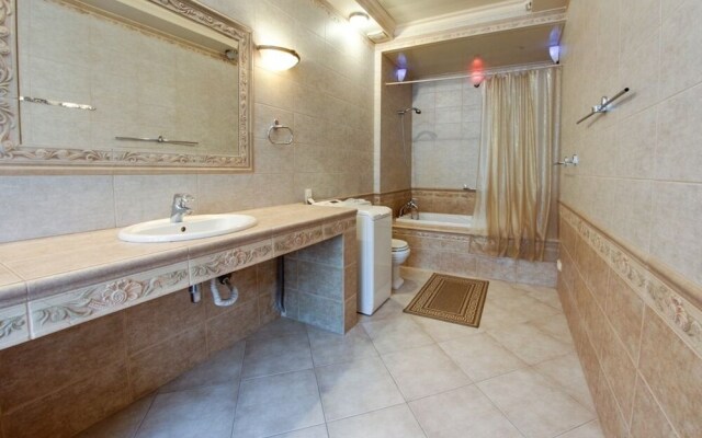 hth24 apartment Italiyanskaya 27