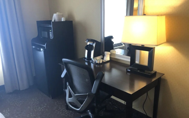 Holiday Inn Express & Suites Lansing-Dimondale