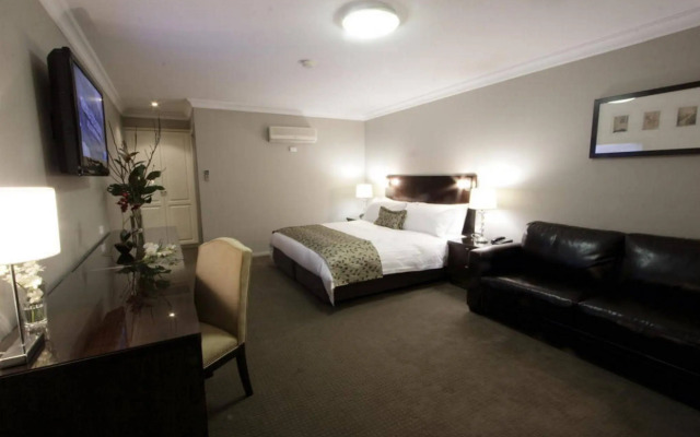 Carlyle Suites & Apartments