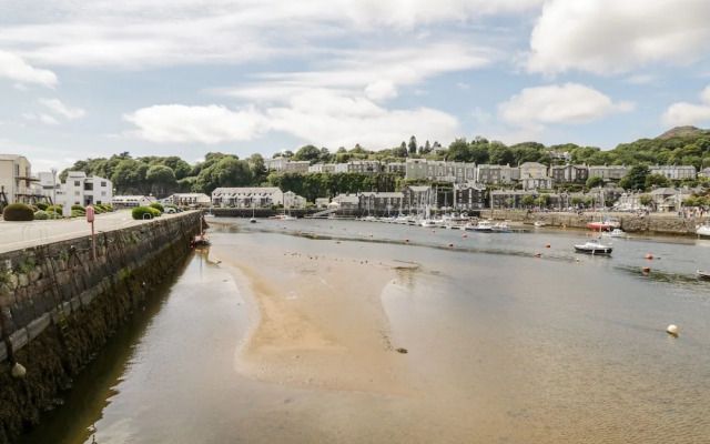 1 South Snowdon Wharf