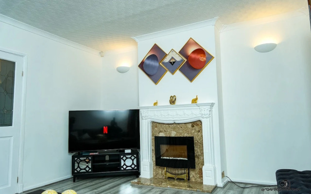 7 Guests - 3 Bedrooms - Parking - Pet Friendly