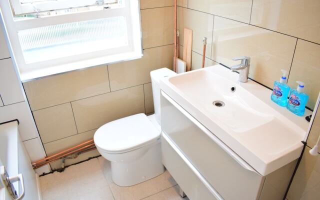 Spacious 3 Bedroom Shadwell Flat