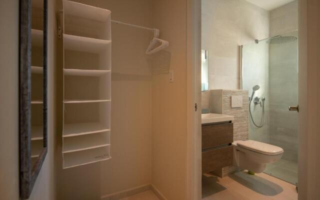 Hideout Suites - steps from Eagle Beach