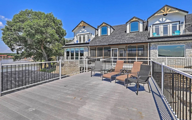 Lavish Lake House, Near Vineyards + Marinas!